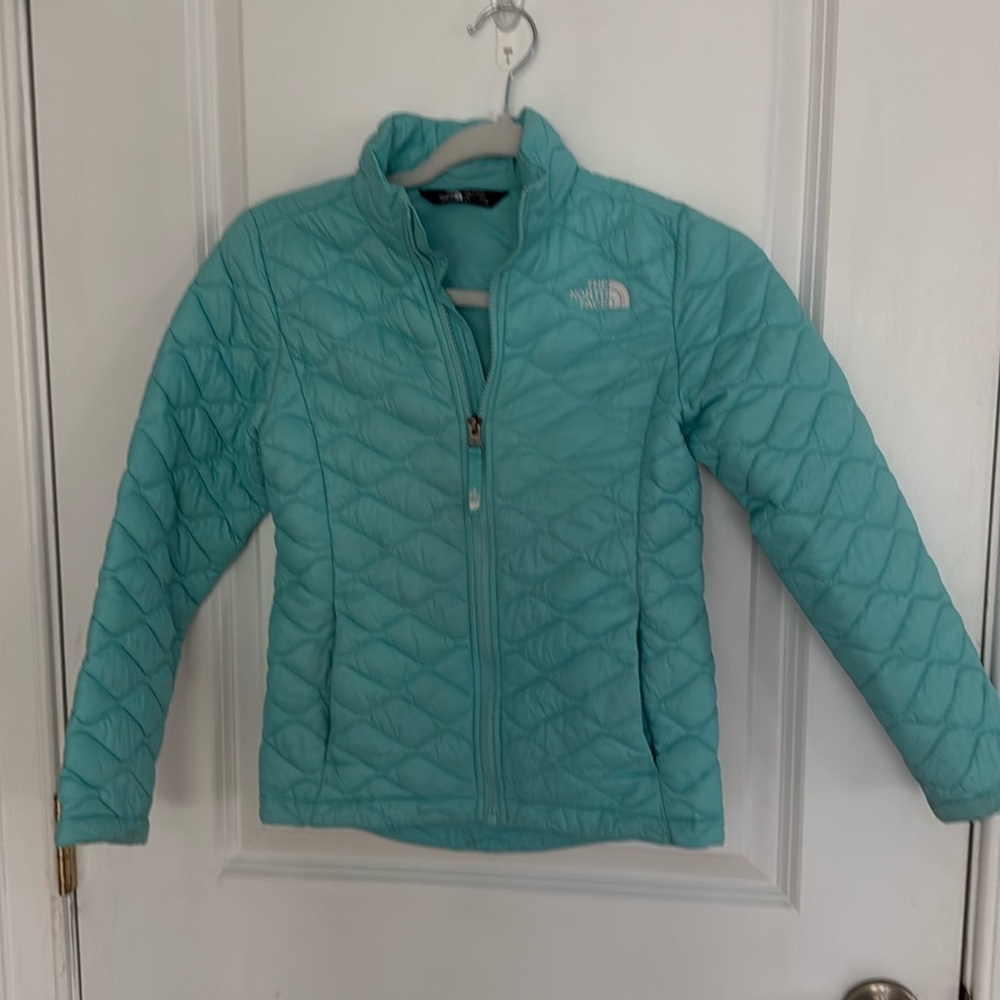 Girls North Face light winter jacket.  Size 7/8.